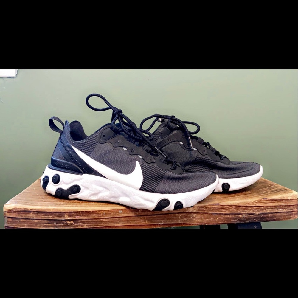 NIKE REACT